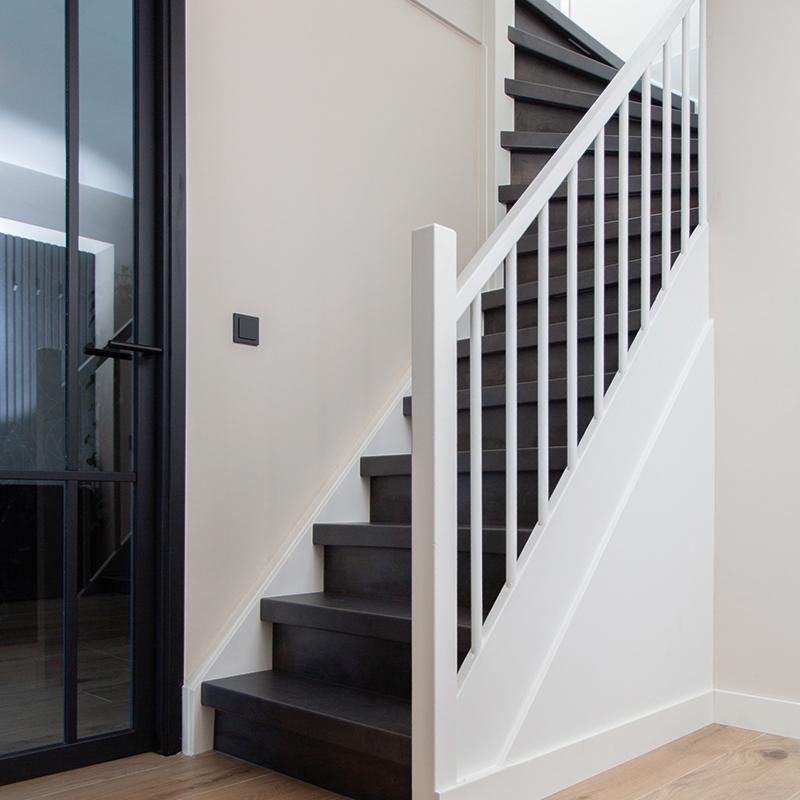 Buffalo Jacket trapkleur trap in een gang