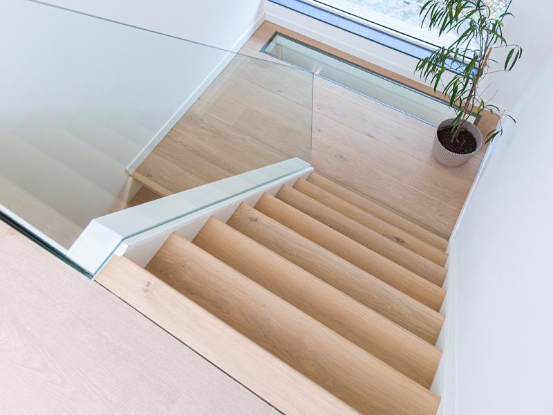 mooie neutrale kleur traprenovatie inspratie